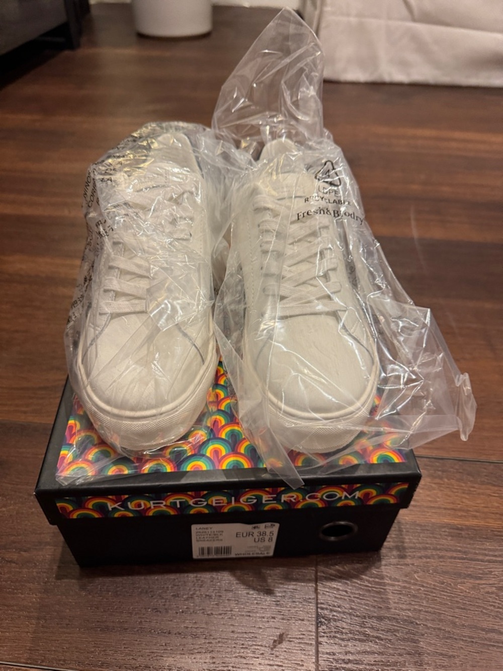 Kurt Geiger Laney NWT Low-Top White/ Black Leather Sneakers Size 8.